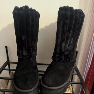 Cozy Fuzzy Boots | Women's Size 9 | Winter Warm Must-Have